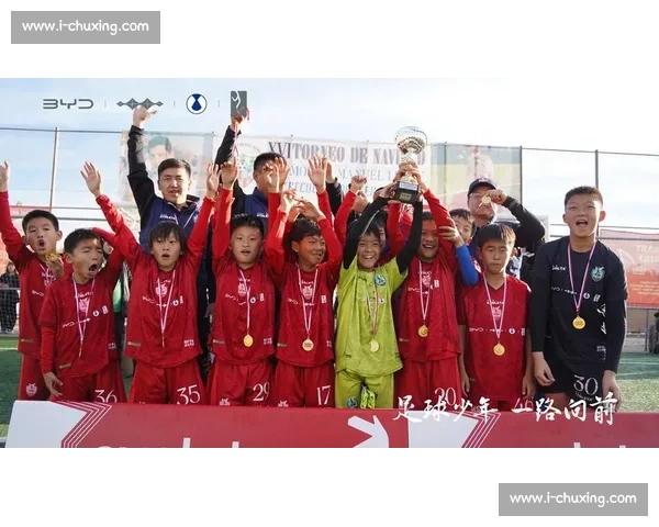 逆袭上演!10人战胜强敌 创历史奇迹 足球比赛惊心动魄的胜利引爆全场 - 副本 - 副本 (3)